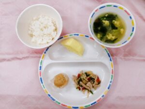 今日の給食：ちんげん菜と卵のスープ（二園）