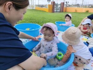 楽しい水遊び♪(伊藤)