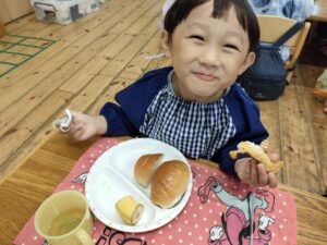 モリモリ食べるよ♪（伊藤）