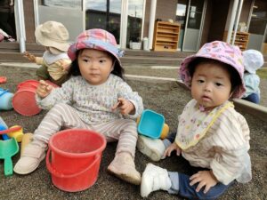 雨上がりの戸外遊び！（菊地）