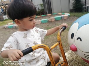 園庭遊んだり、クラスで車で遊んだよ。（鯉沼）