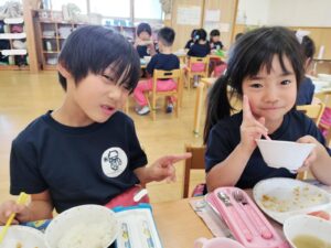 給食の様子（吉川）