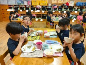 給食の様子（坂本）