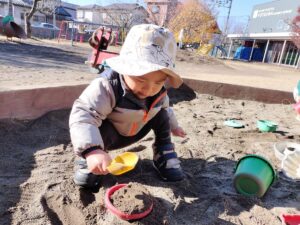 砂遊びは楽しいね♪（檜山）