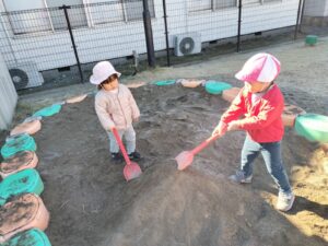 戸外でたくさん遊んだよ。（鯉沼）