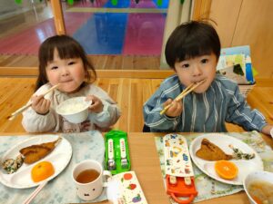 沢山食べて遊んで！(石岡)