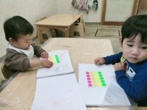 ☆シール遊び☆　永田