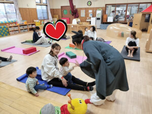 親子ヨガ（森）