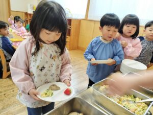 もりもり食べるよっ！（伊藤）