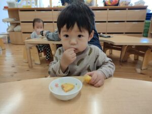 いちご組さんのおやつタイム♪（田﨑）