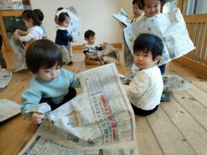 楽しく新聞遊び（酒井）