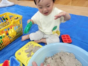 5月22日　室内砂遊び（石崎）