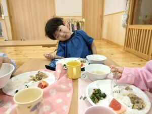 給食美味しいね（直江）