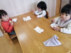 にじ組：室内で遊んだよ（吉川）