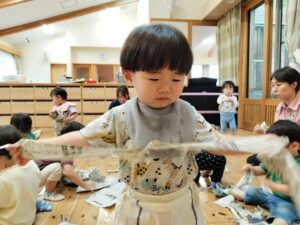 新聞紙で遊んだよ！（滝口）