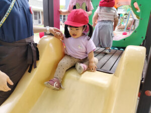 滑り台大好き！！(西村)
