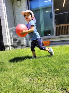 なのはな保育園の園庭で（江藤）