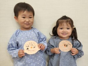 クレヨンで顔を書いたよ！（田島）