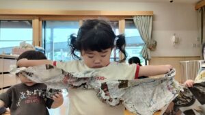 新聞紙遊び☆（蓬田）