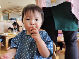 じゃがいも掘りごっこをしました♪（栫）