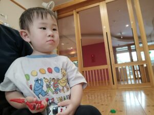 色水遊びしたよ(大澤)