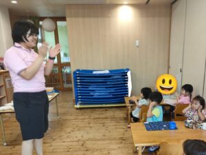 らっこ組のお昼の様子♪(小島)