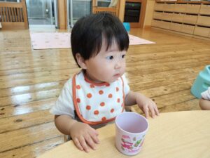 コップ飲みに挑戦中！(古堀)