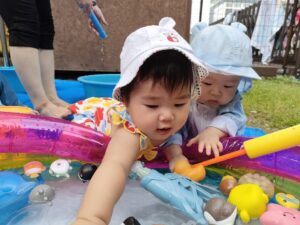 楽しい水遊び！(鳥居)