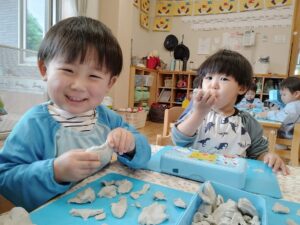 粘土こねこね(青木彩)