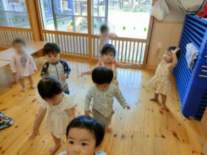 なずな・あんず組のプールの様子（生井）