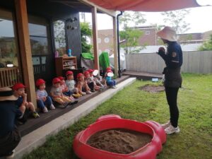 じゃがいも掘りごっこをしました☆（峰岸）