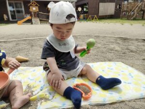 戸外遊びと新聞紙遊び（遠藤）