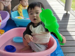 楽しい水遊び！(鳥居)