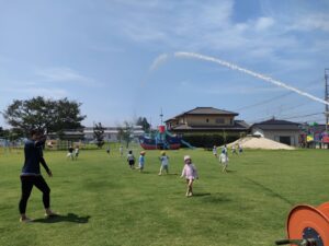 スプリンクラーで遊んだよ☆(鈴木)