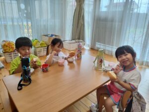 幼児２組のおやつ（生井）