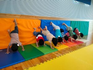 体操と泥んこ遊びをしたよ♪(尾崎)