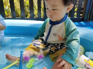 7月31日　感触遊びをしたよ！（内木）