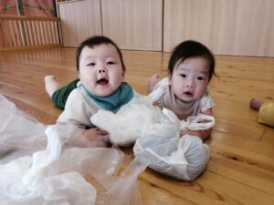 初めての泥遊び☆(松枝）