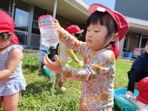 皆で水遊び！(薄井)