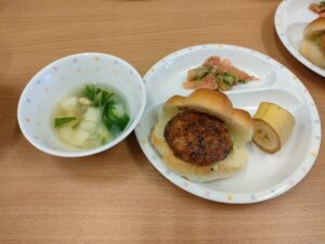 チキン味噌カツバーガー♡(橋本)