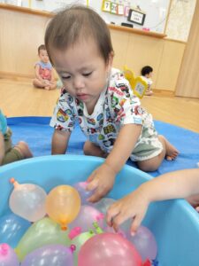 ～水風船・氷遊び～（中村）