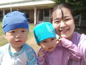 しゃぼん玉と水遊び(足立)