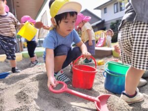 園庭で遊んだよ（本郷）