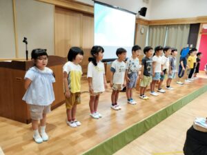 「にじ」を披露しました（天谷）