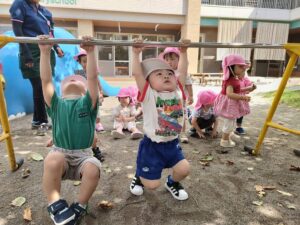 鉄棒に挑戦！（坂本）