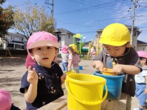 楽しく戸外遊び（佐々木）