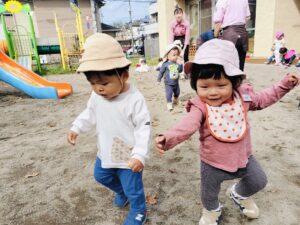 砂場遊び楽しいね～！（用皆）