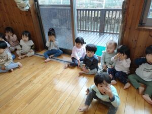 10月20日　つき組、カード探しをしたよ♡（篠﨑）