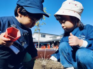 砂場で遊んだよ☆（西村）