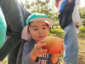 りんご狩りに行きました☆（松下）